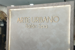 metacrilato-transparente-con-frontal-dorado-2