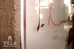 placa-metacrilato-La-Novia-detalle